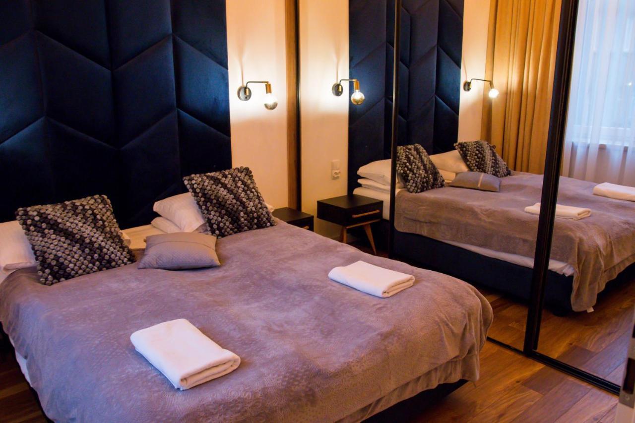 Golden By Rentoom Apartament *